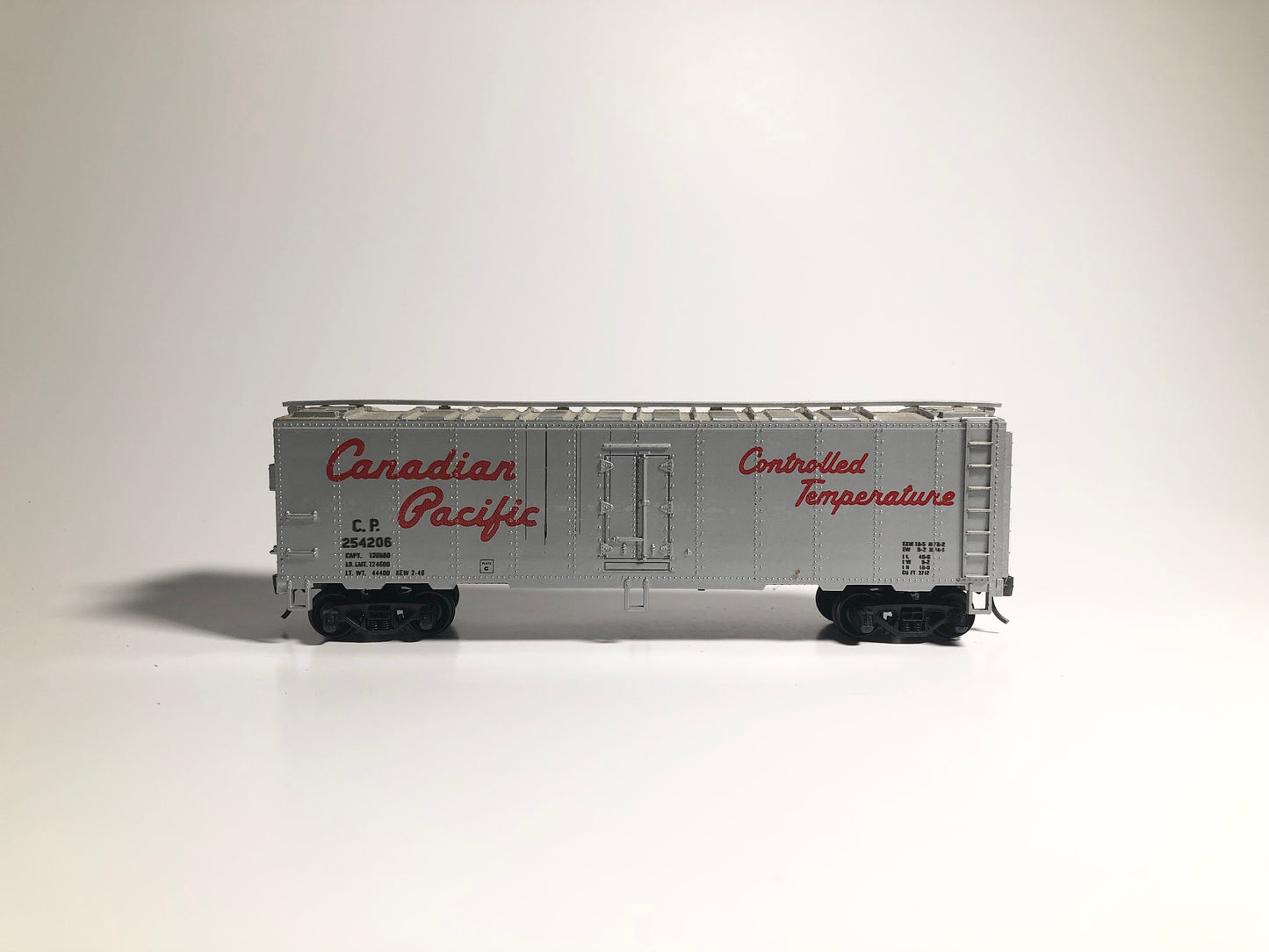 Canadian Pacific 254026 HO Gauge Silver Refrigerated Box Car