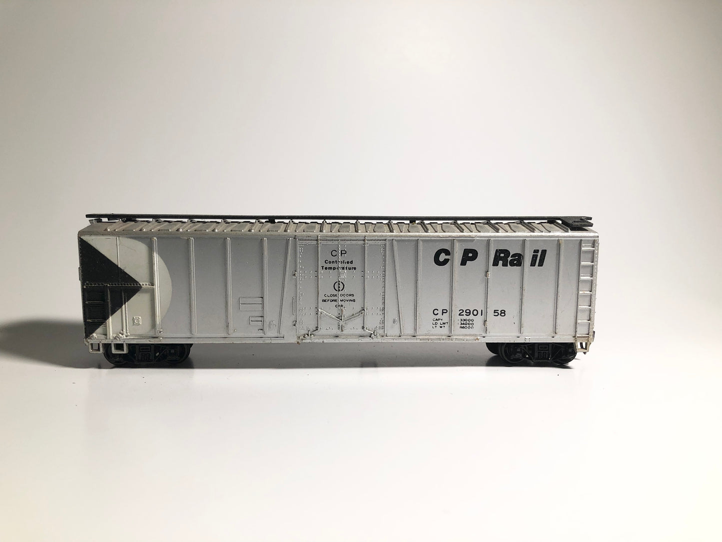 Canadian Pacific 290158 HO Gauge Silver Box Car