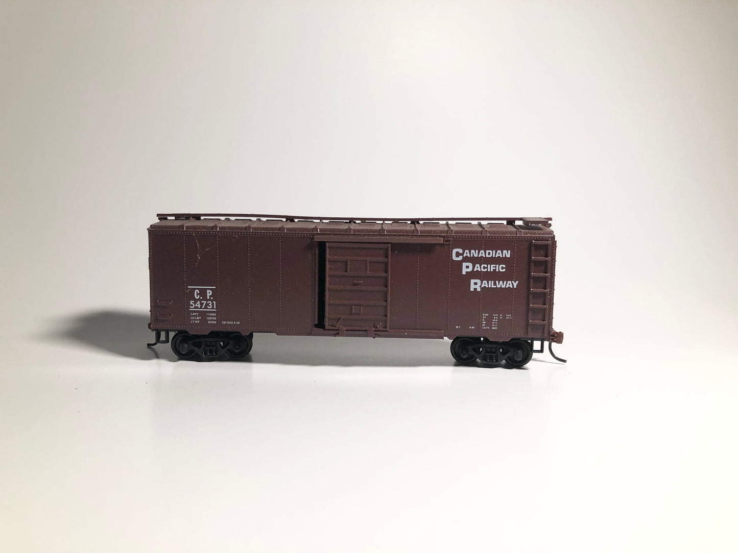 Canadian Pacific 54731 HO Gauge Brown Box Car