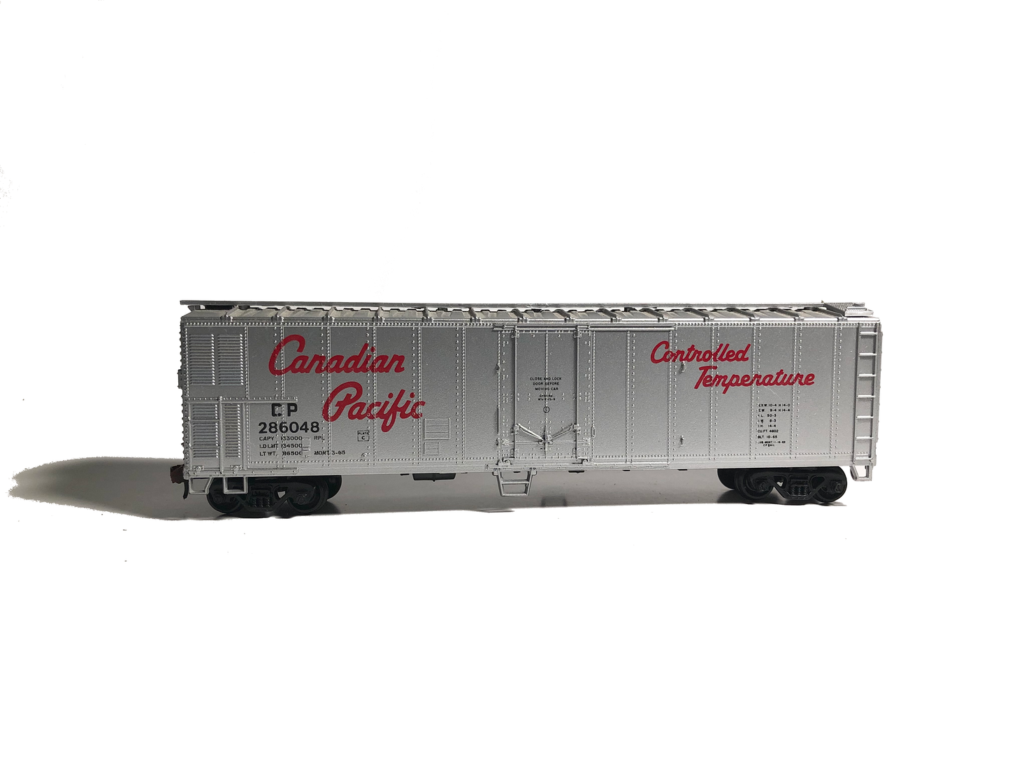 Canadian Pacific 286048 HO Gauge Silver Refrigerated Box Car