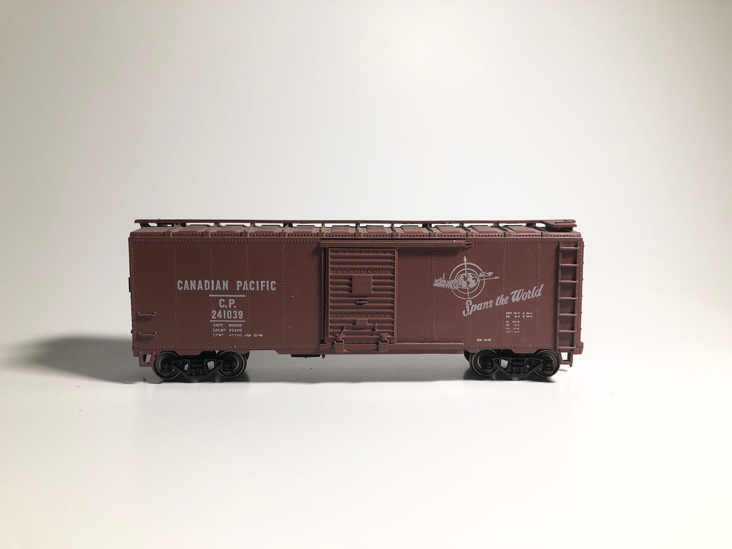 Canadian Pacific 241039 HO Gauge Brown Box Car