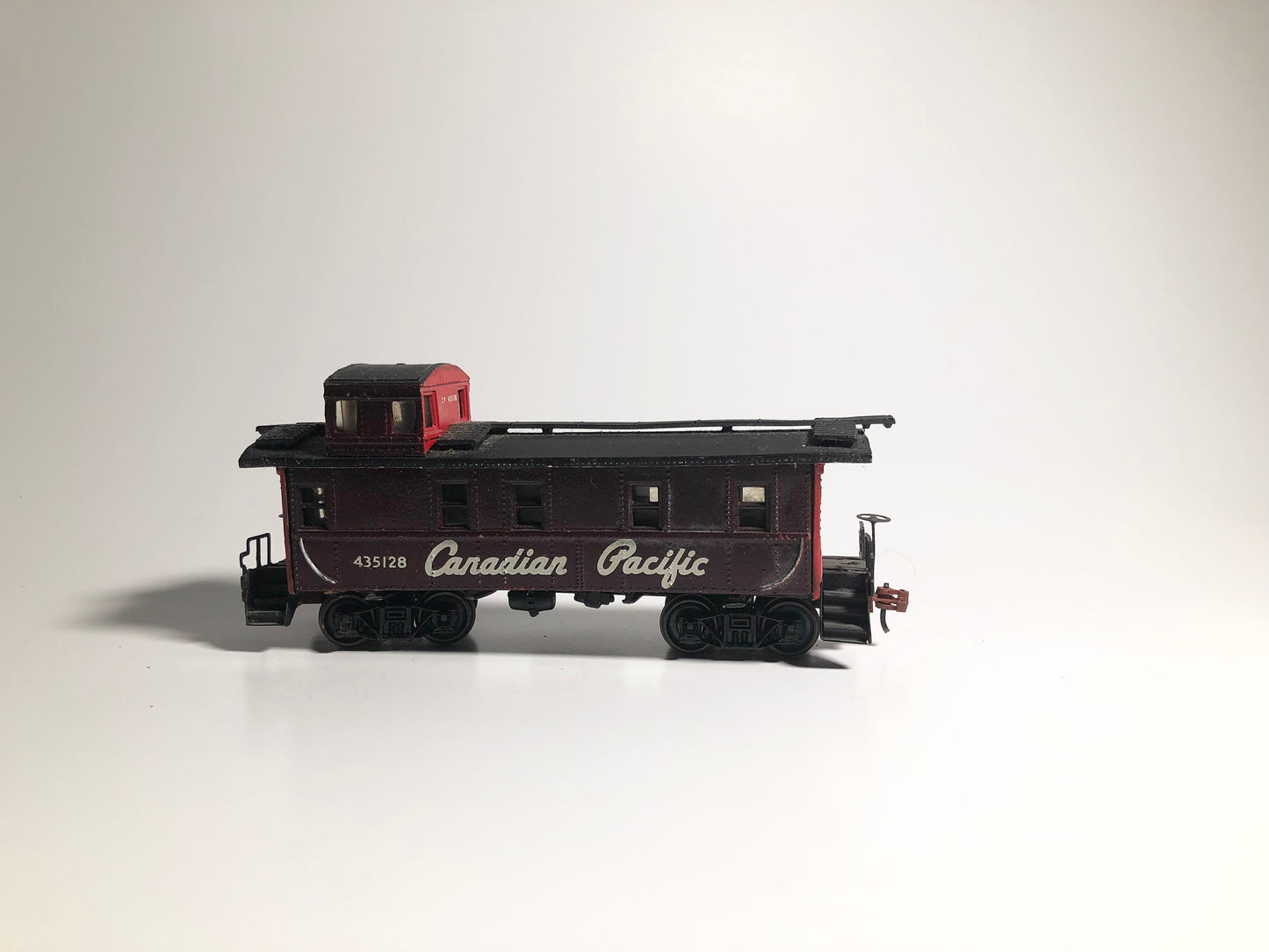 Canadian Pacific 435128 HO Gauge Brown Caboose